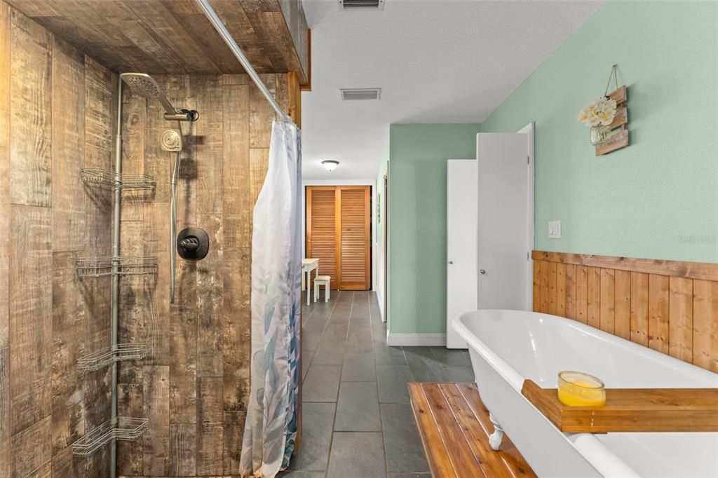En Venta: $889,000 (4 camas, 3 baños, 2816 Pies cuadrados)