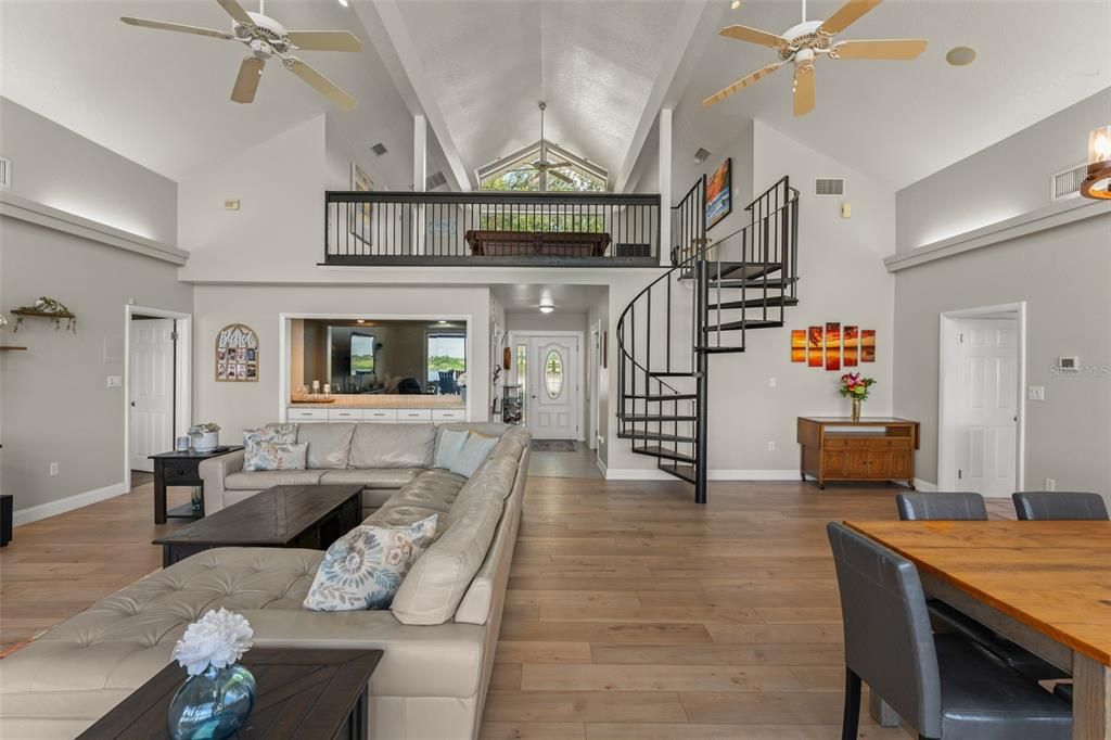 En Venta: $889,000 (4 camas, 3 baños, 2816 Pies cuadrados)