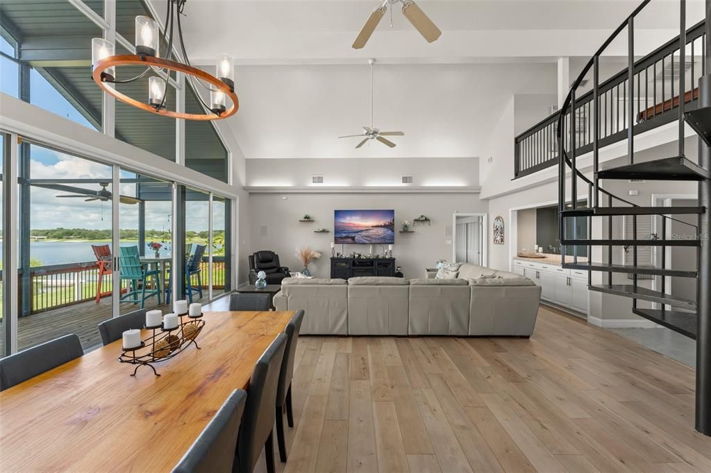 En Venta: $889,000 (4 camas, 3 baños, 2816 Pies cuadrados)