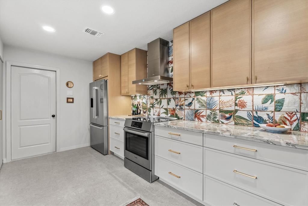 Activo con contrato: $549,900 (3 camas, 2 baños, 2003 Pies cuadrados)