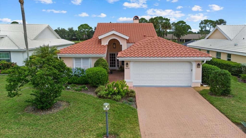 Activo con contrato: $549,900 (3 camas, 2 baños, 2003 Pies cuadrados)