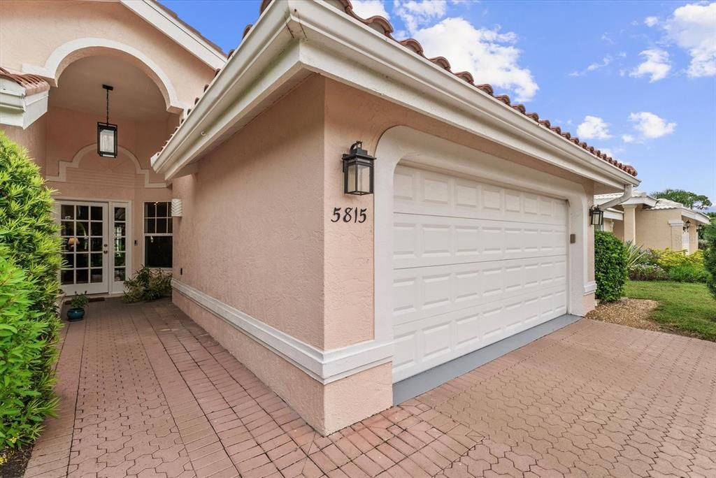 Activo con contrato: $549,900 (3 camas, 2 baños, 2003 Pies cuadrados)