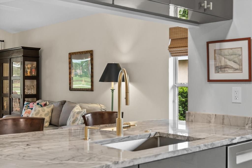 Activo con contrato: $549,900 (3 camas, 2 baños, 2003 Pies cuadrados)