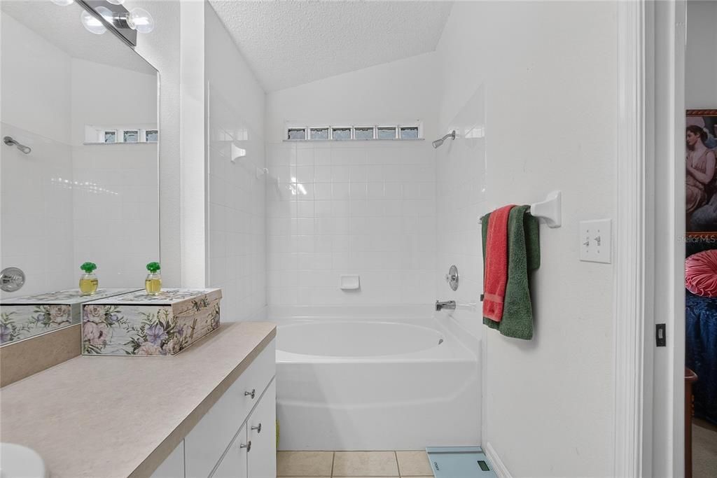 En Venta: $329,900 (3 camas, 2 baños, 1335 Pies cuadrados)