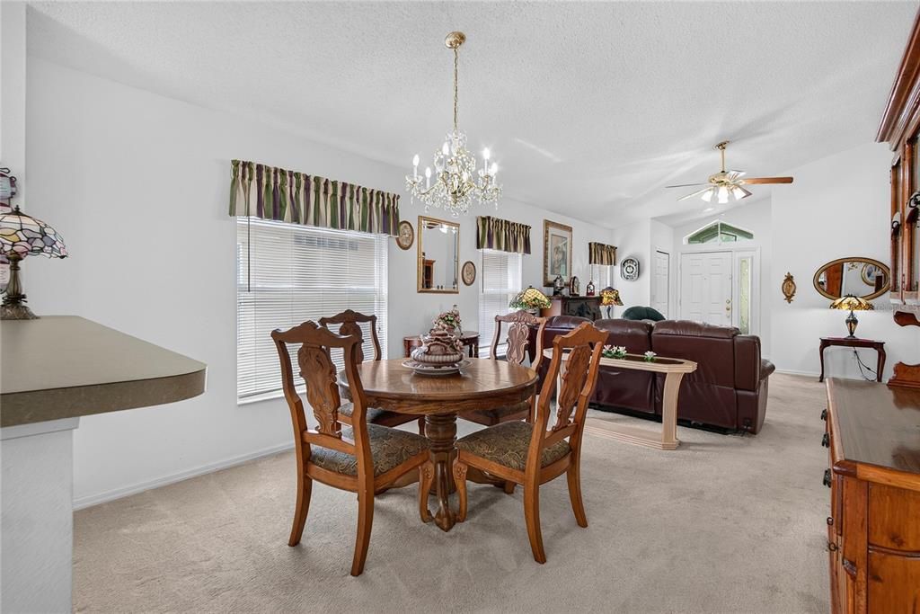 En Venta: $329,900 (3 camas, 2 baños, 1335 Pies cuadrados)