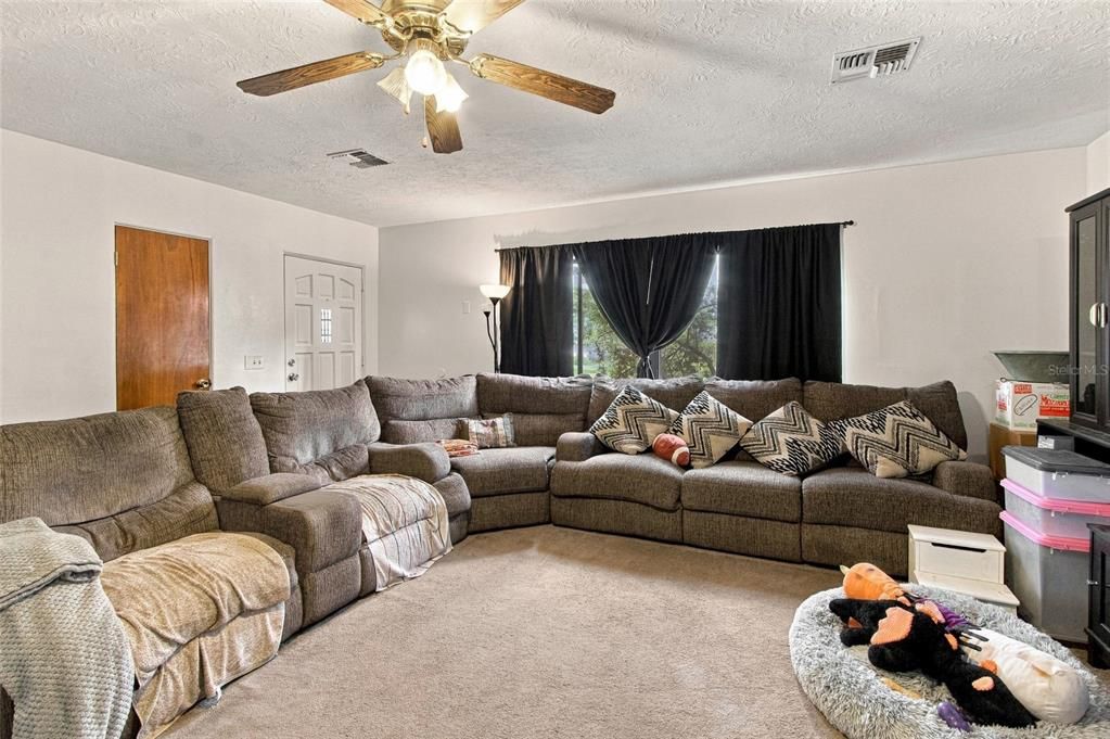 For Sale: $219,900 (3 beds, 1 baths, 1642 Square Feet)
