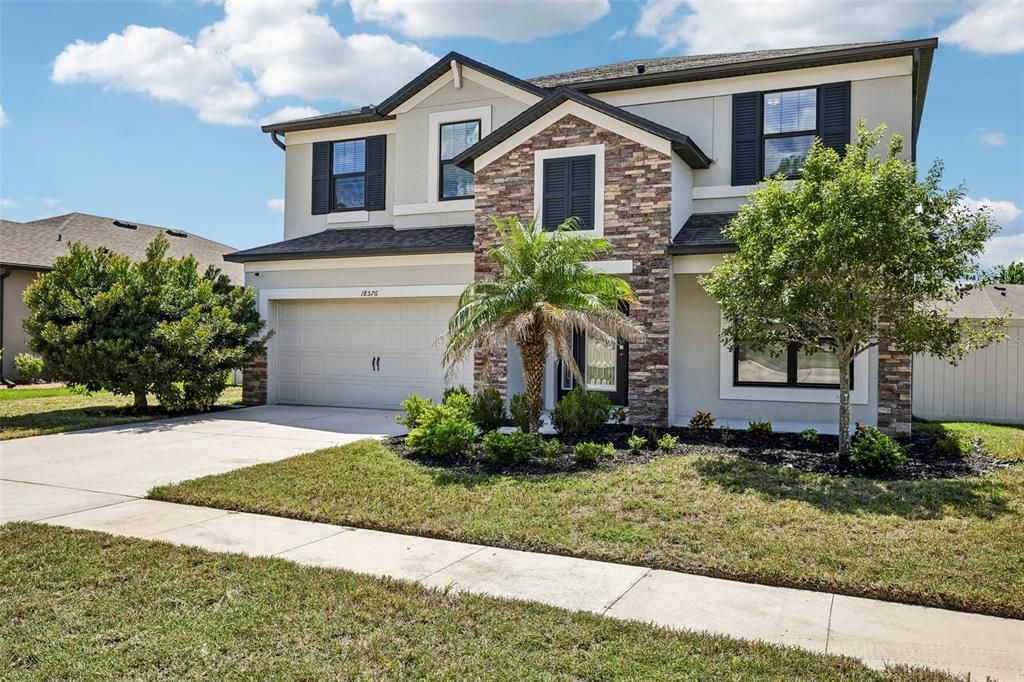For Sale: $474,999 (4 beds, 2 baths, 2890 Square Feet)