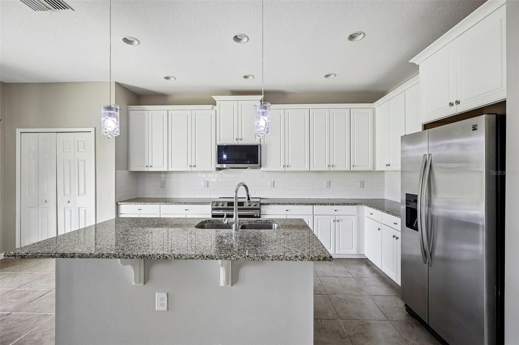For Sale: $474,999 (4 beds, 2 baths, 2890 Square Feet)