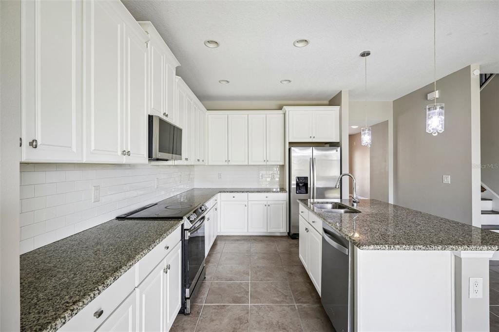 For Sale: $474,999 (4 beds, 2 baths, 2890 Square Feet)