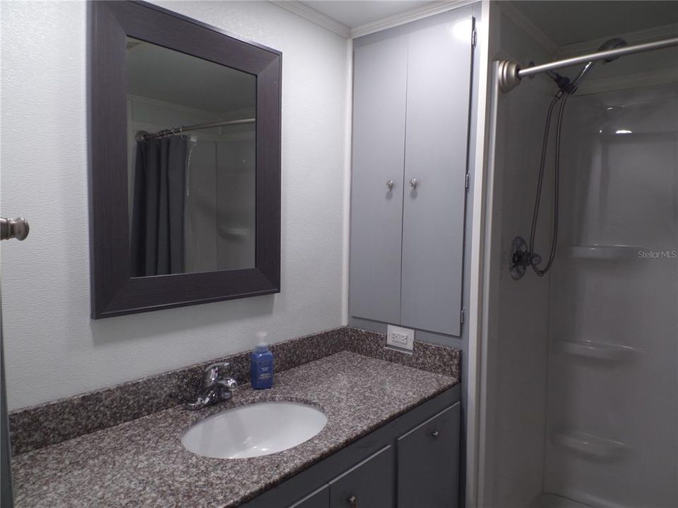 На продажу: $114,900 (2 спален, 2 ванн, 800 Квадратных фут)