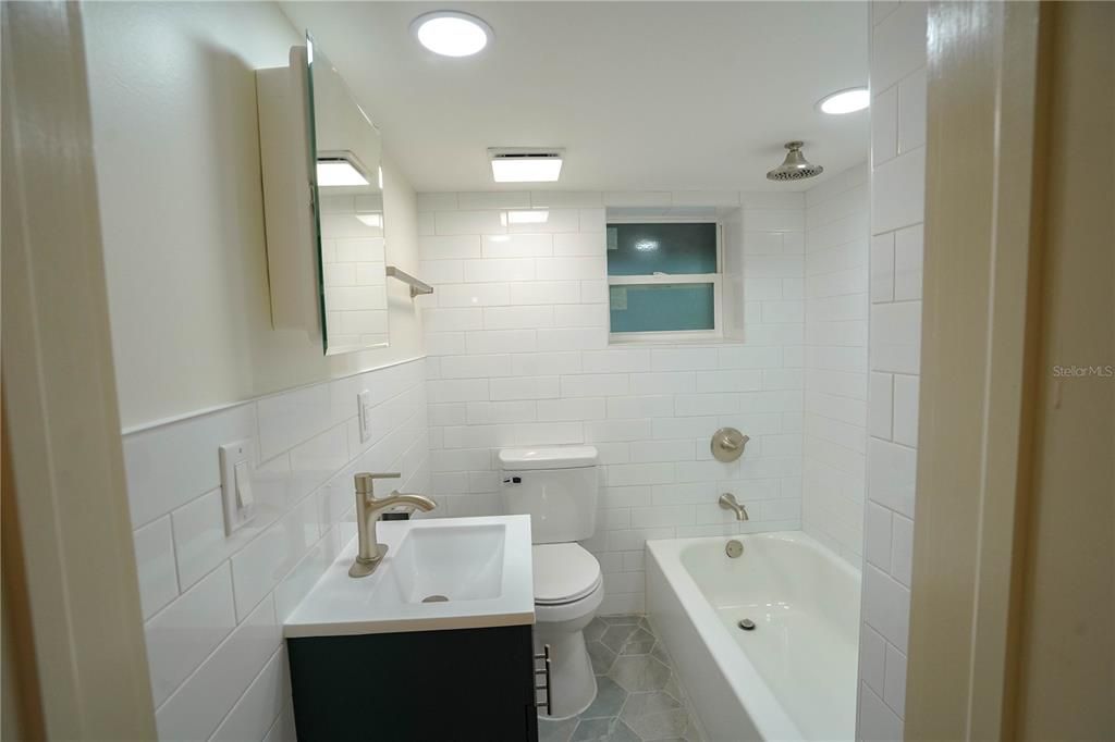 For Rent: $1,700 (2 beds, 1 baths, 600 Square Feet)