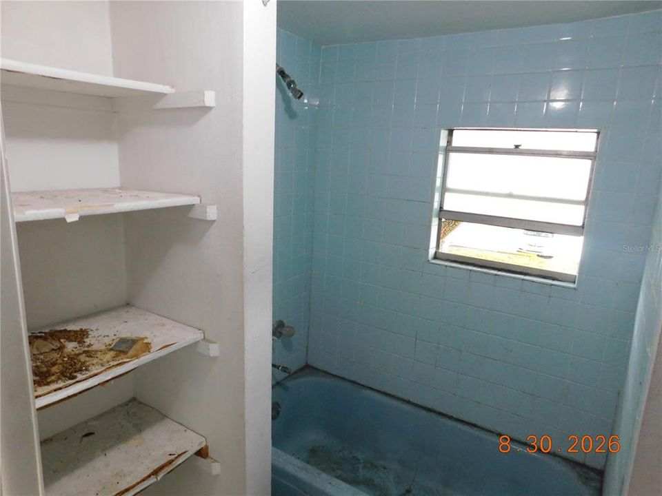 На продажу: $159,900 (4 спален, 3 ванн, 1953 Квадратных фут)