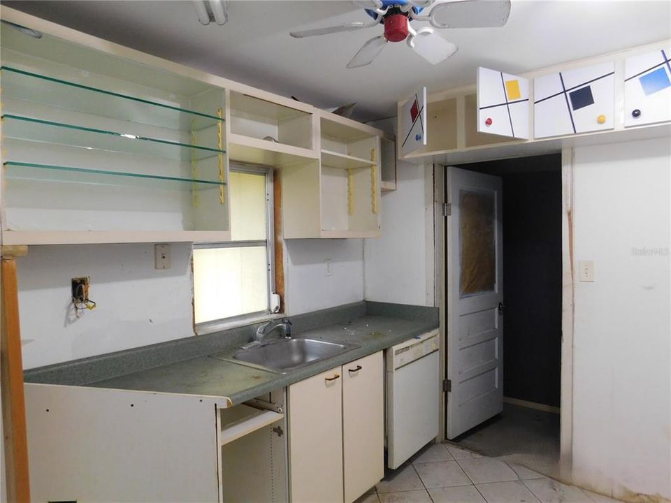 На продажу: $159,900 (4 спален, 3 ванн, 1953 Квадратных фут)