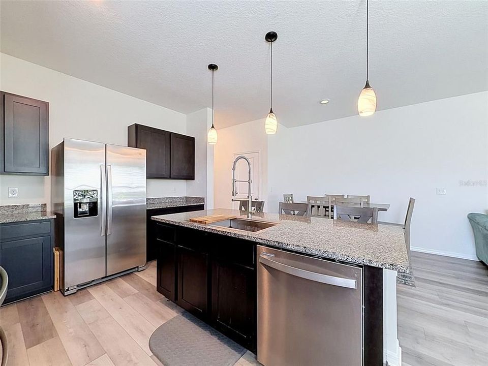 For Sale: $340,000 (3 beds, 2 baths, 1758 Square Feet)