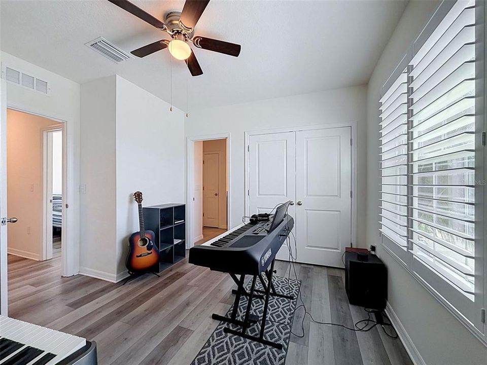 For Sale: $340,000 (3 beds, 2 baths, 1758 Square Feet)