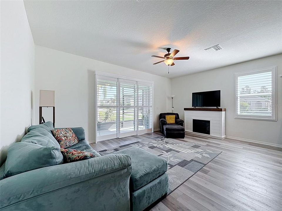 For Sale: $340,000 (3 beds, 2 baths, 1758 Square Feet)