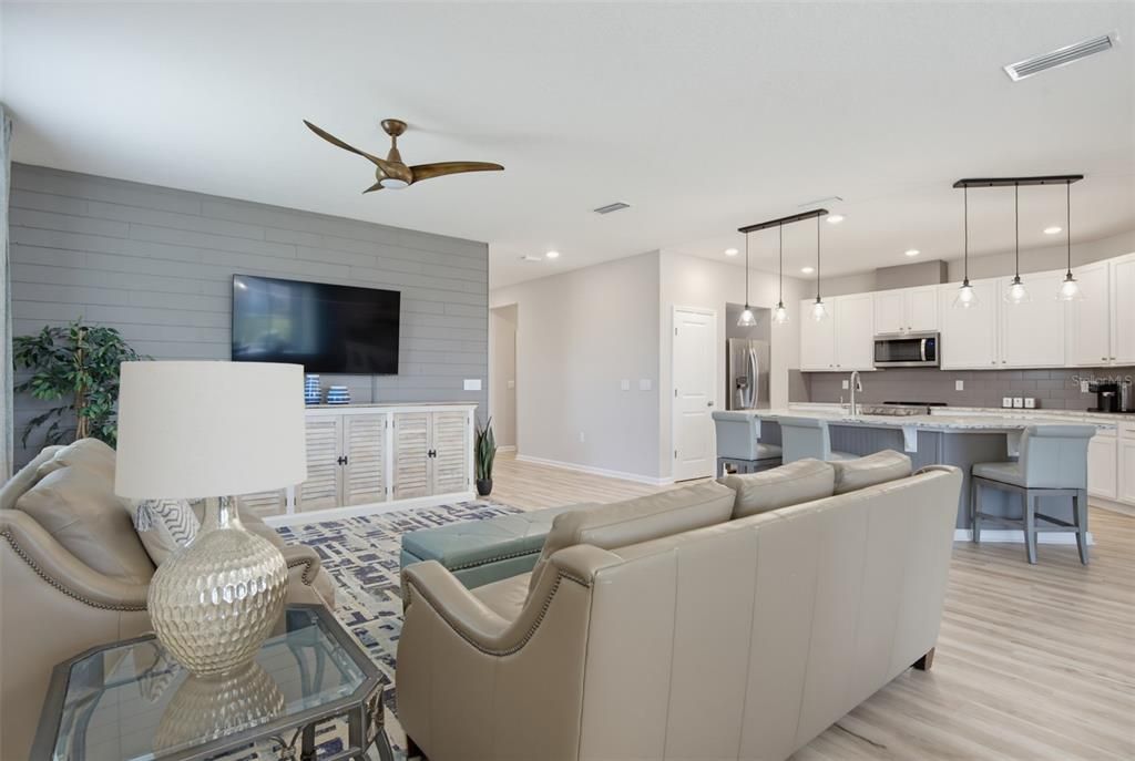 En Venta: $499,000 (4 camas, 2 baños, 2000 Pies cuadrados)