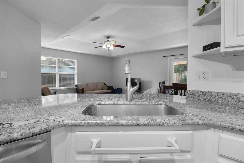 For Rent: $2,200 (2 beds, 2 baths, 1154 Square Feet)