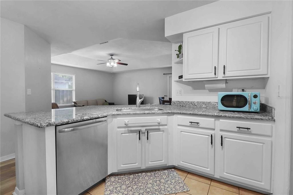 For Rent: $2,200 (2 beds, 2 baths, 1154 Square Feet)