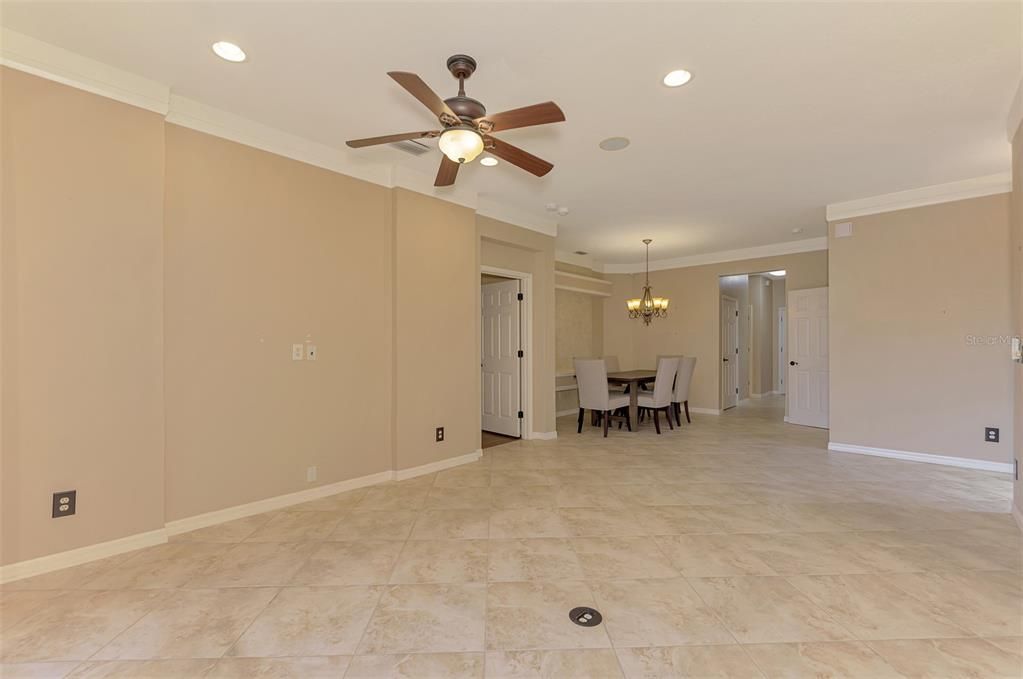 En Venta: $345,000 (2 camas, 2 baños, 1703 Pies cuadrados)