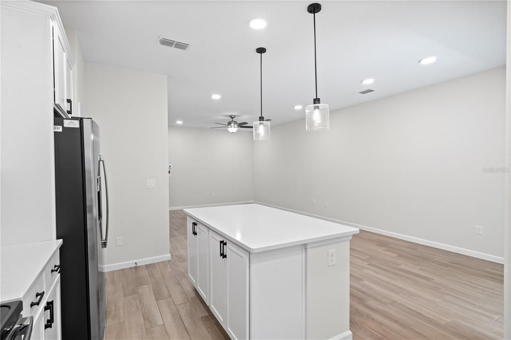 En Venta: $388,000 (3 camas, 2 baños, 1666 Pies cuadrados)