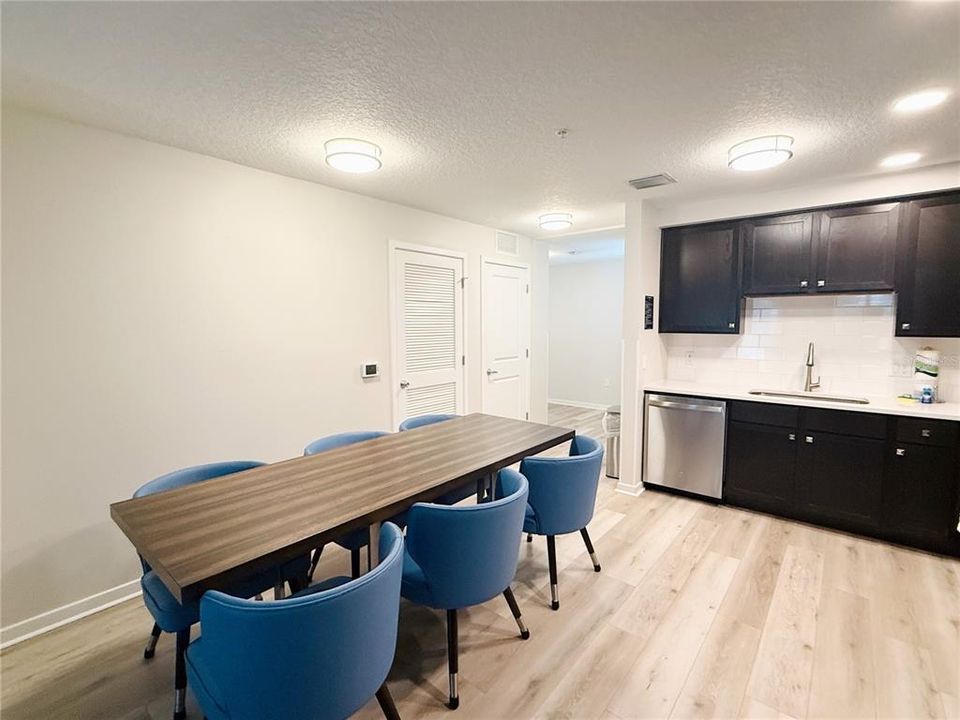 For Sale: $545,000 (3 beds, 2 baths, 1145 Square Feet)