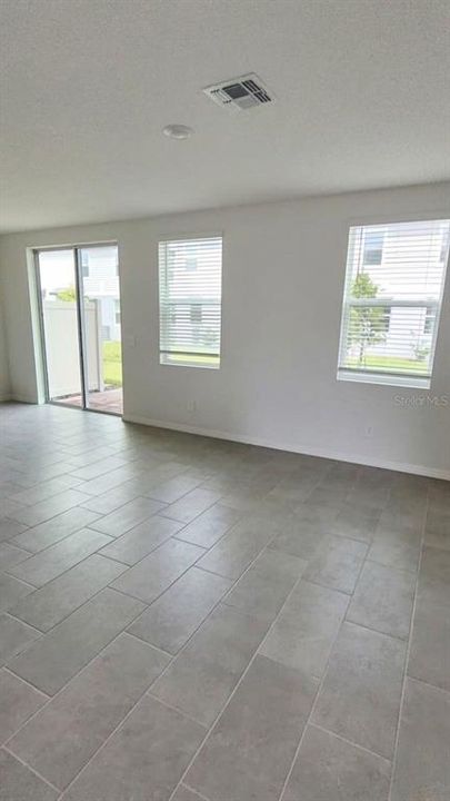 В аренду: $2,400 (3 спален, 2 ванн, 1566 Квадратных фут)