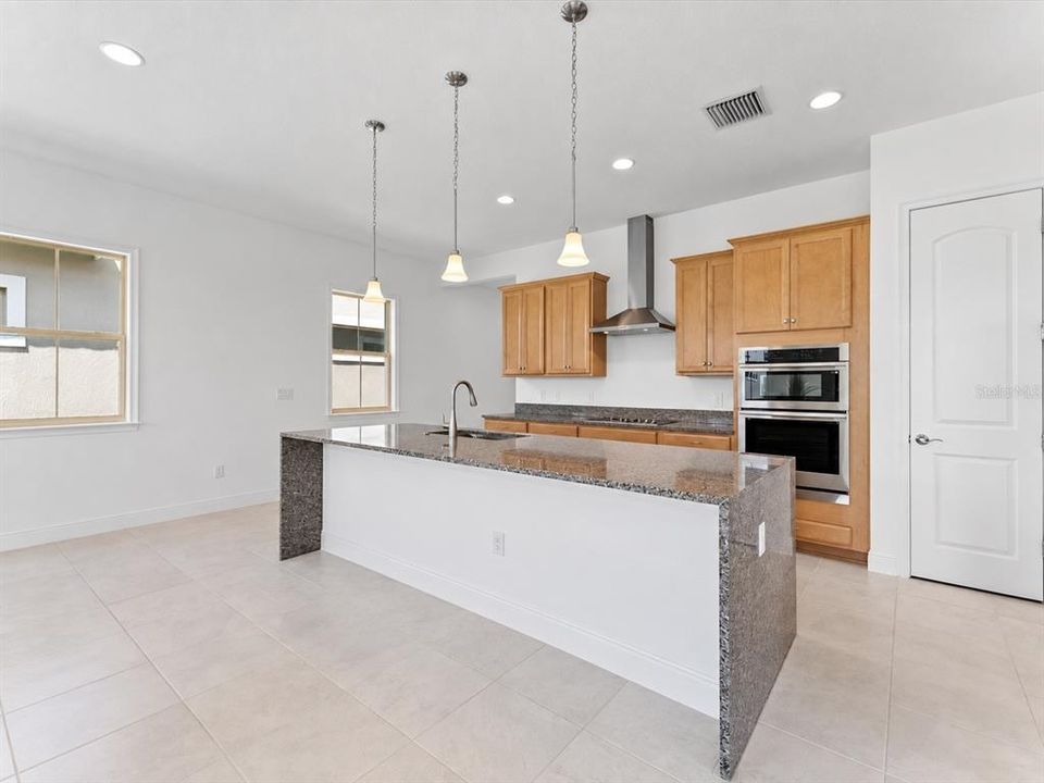 For Rent: $3,450 (3 beds, 3 baths, 2175 Square Feet)