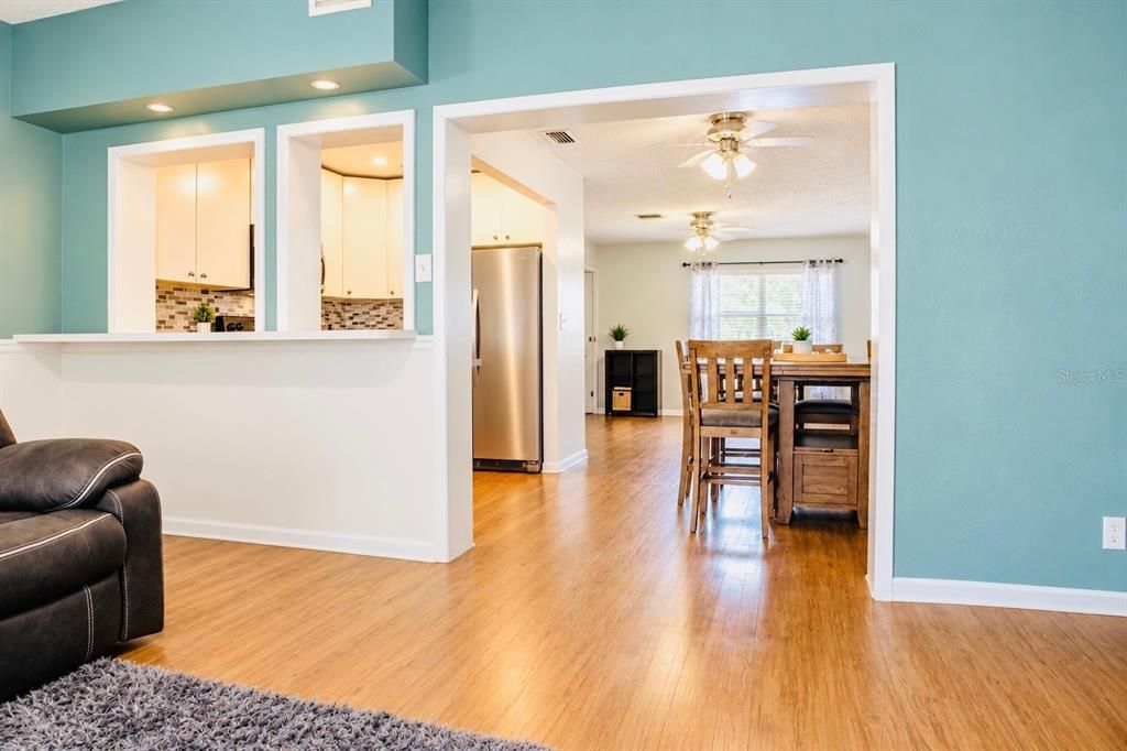 For Sale: $350,000 (4 beds, 3 baths, 1582 Square Feet)