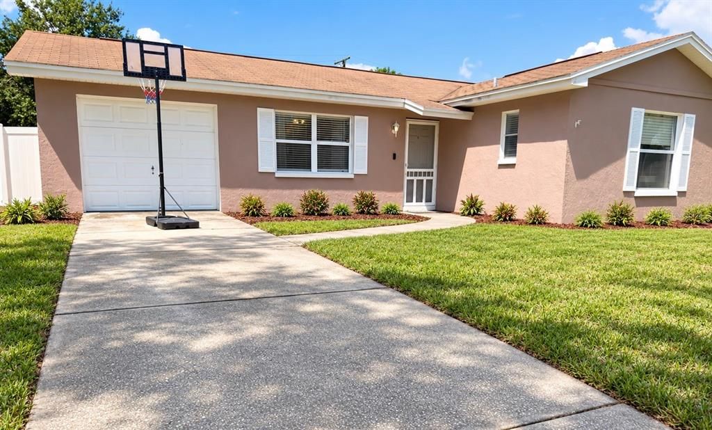 For Sale: $350,000 (4 beds, 3 baths, 1582 Square Feet)