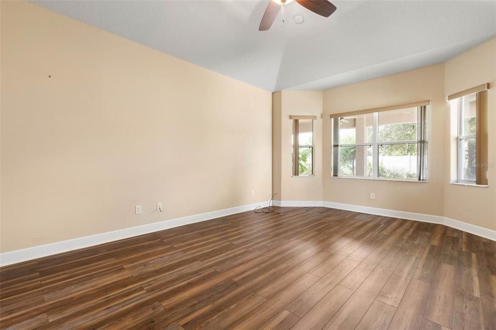 En Venta: $329,900 (3 camas, 2 baños, 2040 Pies cuadrados)