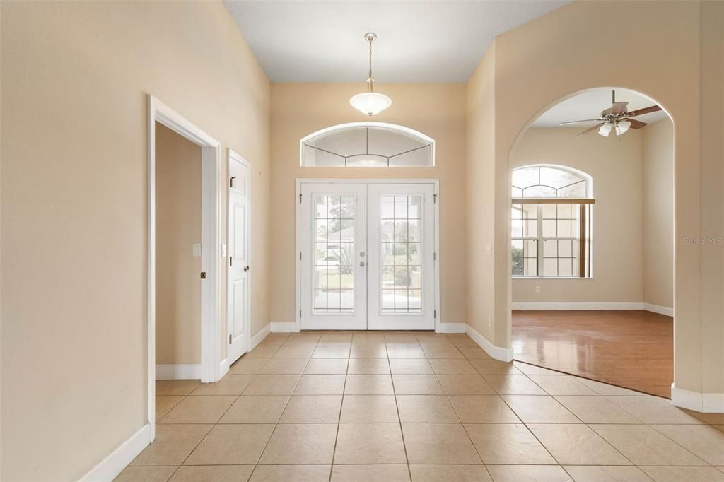 En Venta: $329,900 (3 camas, 2 baños, 2040 Pies cuadrados)