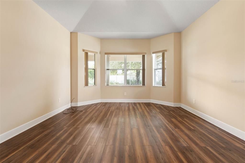 En Venta: $329,900 (3 camas, 2 baños, 2040 Pies cuadrados)
