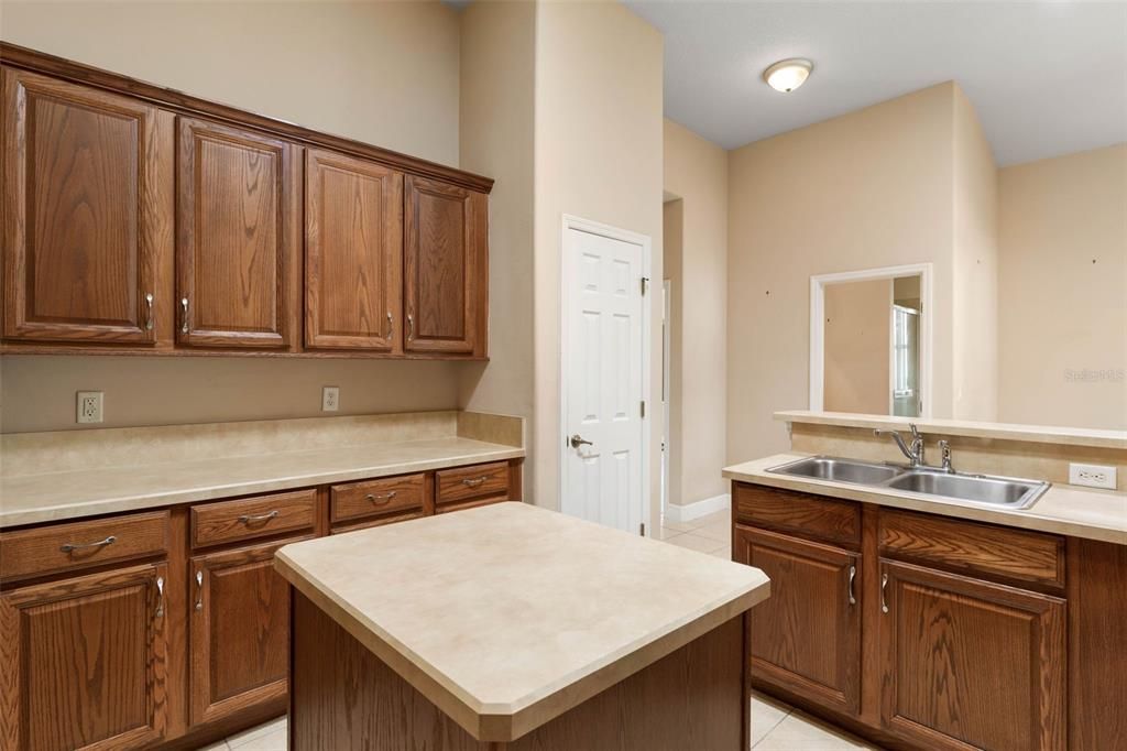 En Venta: $329,900 (3 camas, 2 baños, 2040 Pies cuadrados)