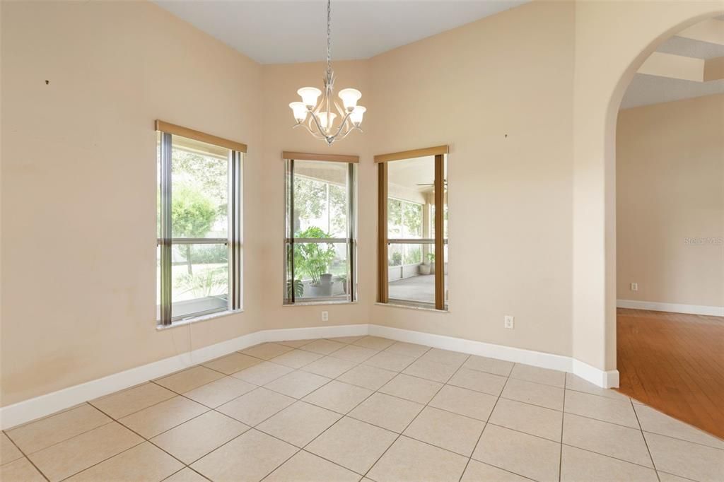 En Venta: $329,900 (3 camas, 2 baños, 2040 Pies cuadrados)