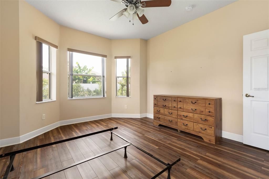 En Venta: $329,900 (3 camas, 2 baños, 2040 Pies cuadrados)