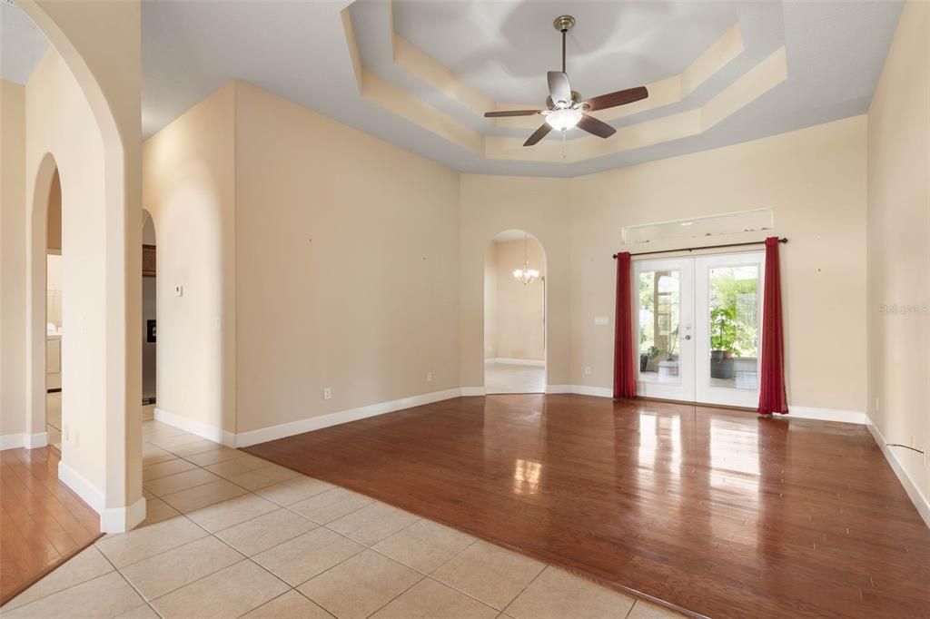 En Venta: $329,900 (3 camas, 2 baños, 2040 Pies cuadrados)