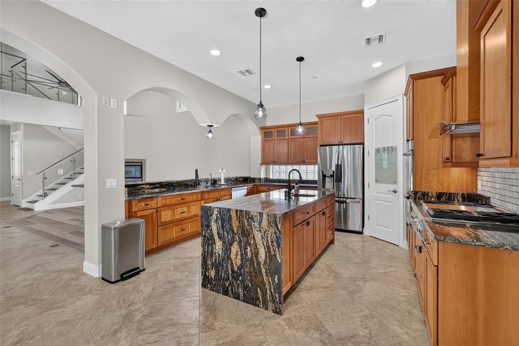 En Venta: $979,000 (4 camas, 3 baños, 3202 Pies cuadrados)