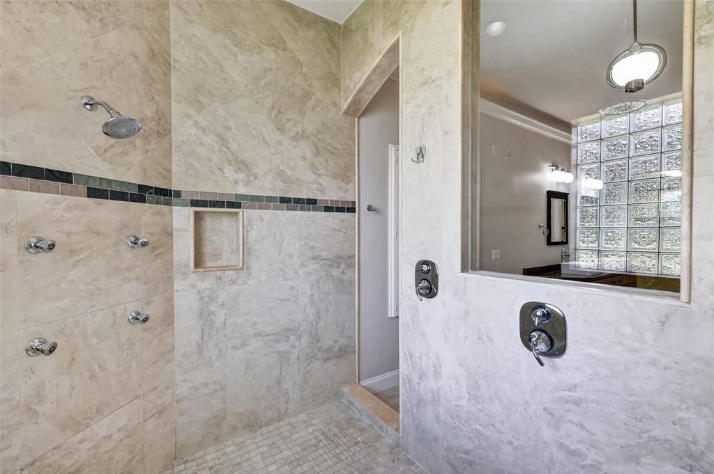 En Venta: $979,000 (4 camas, 3 baños, 3202 Pies cuadrados)