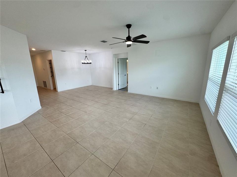 For Rent: $1,900 (3 beds, 2 baths, 1511 Square Feet)