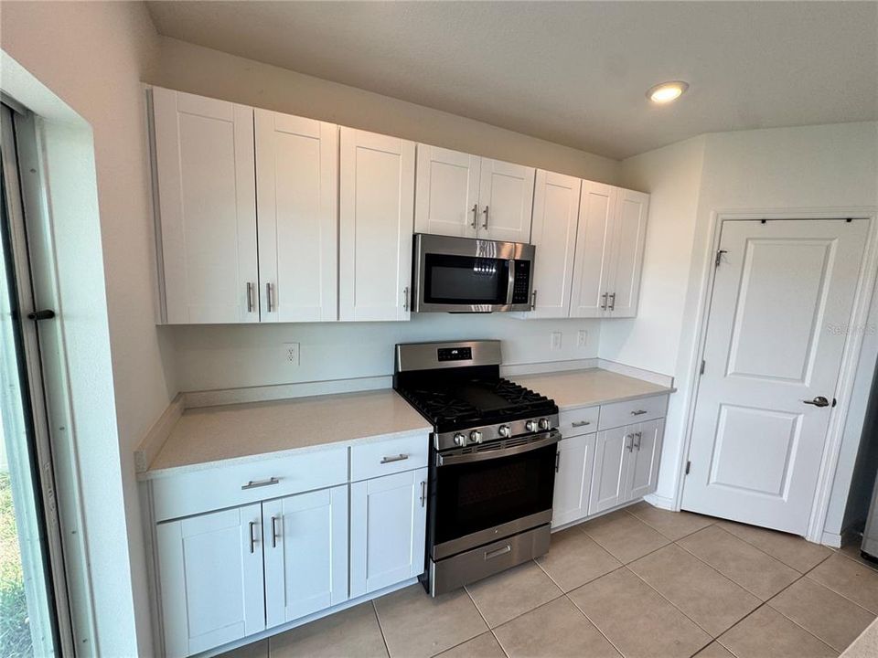 For Rent: $1,900 (3 beds, 2 baths, 1511 Square Feet)