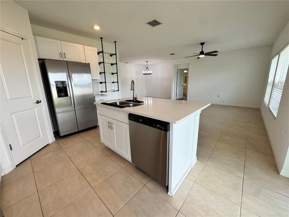 For Rent: $1,900 (3 beds, 2 baths, 1511 Square Feet)