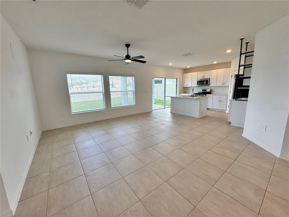 For Rent: $1,900 (3 beds, 2 baths, 1511 Square Feet)