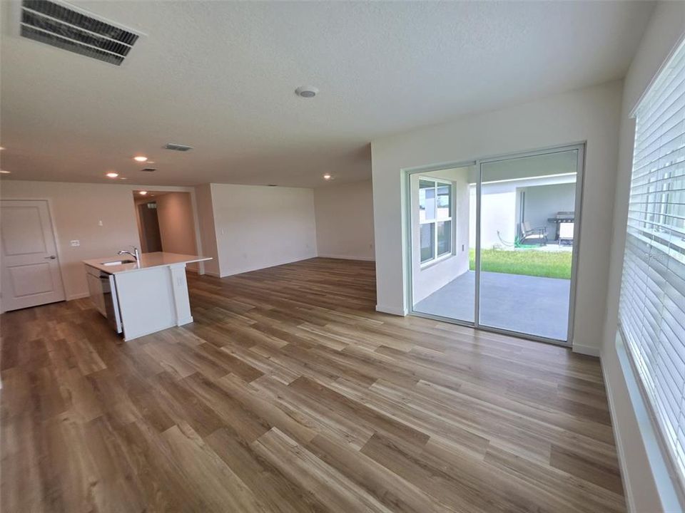 For Rent: $2,000 (3 beds, 2 baths, 1672 Square Feet)