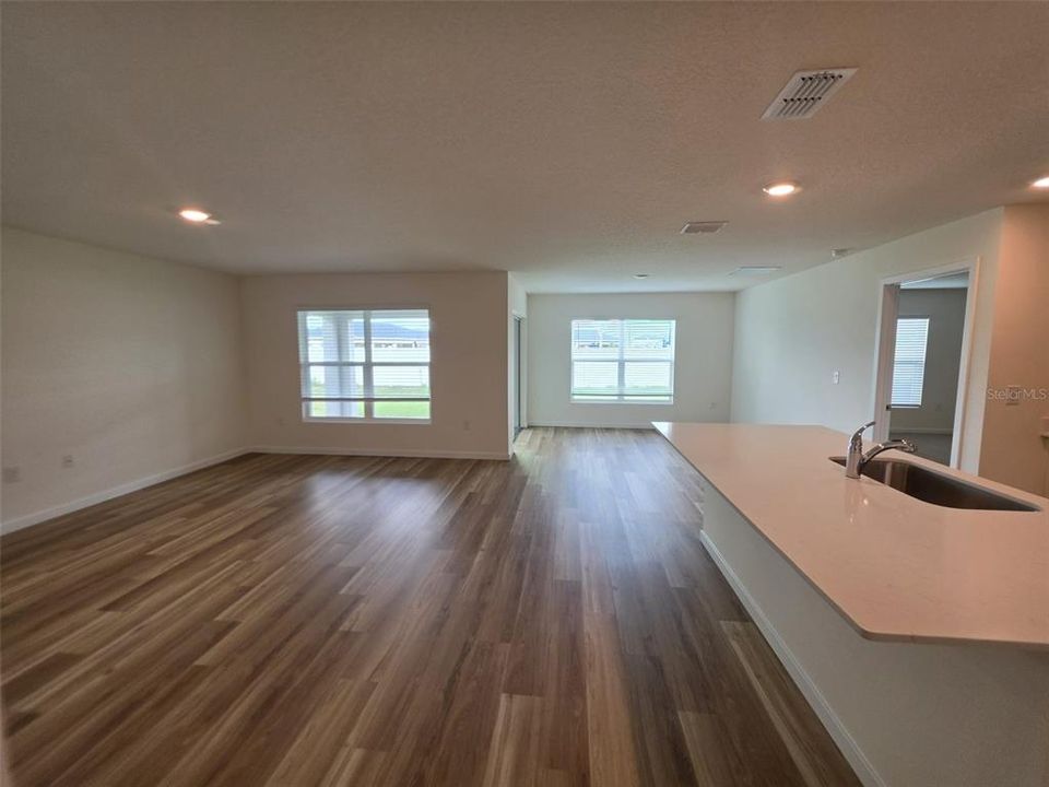 For Rent: $2,000 (3 beds, 2 baths, 1672 Square Feet)