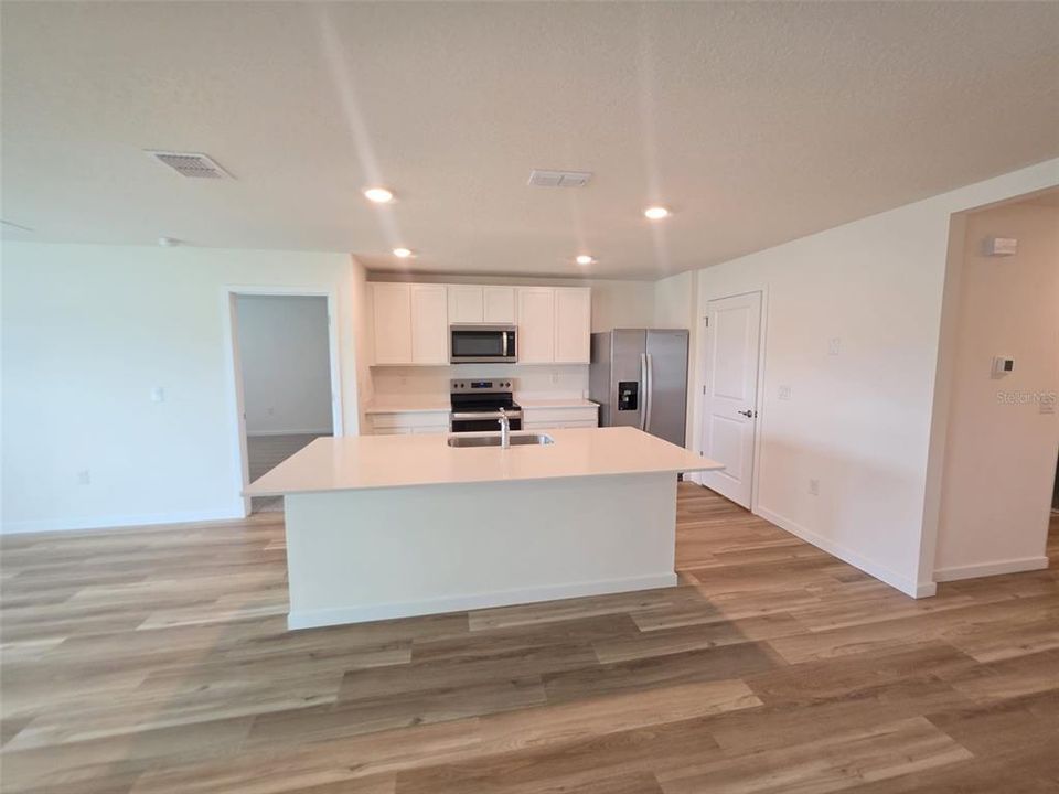 For Rent: $2,000 (3 beds, 2 baths, 1672 Square Feet)