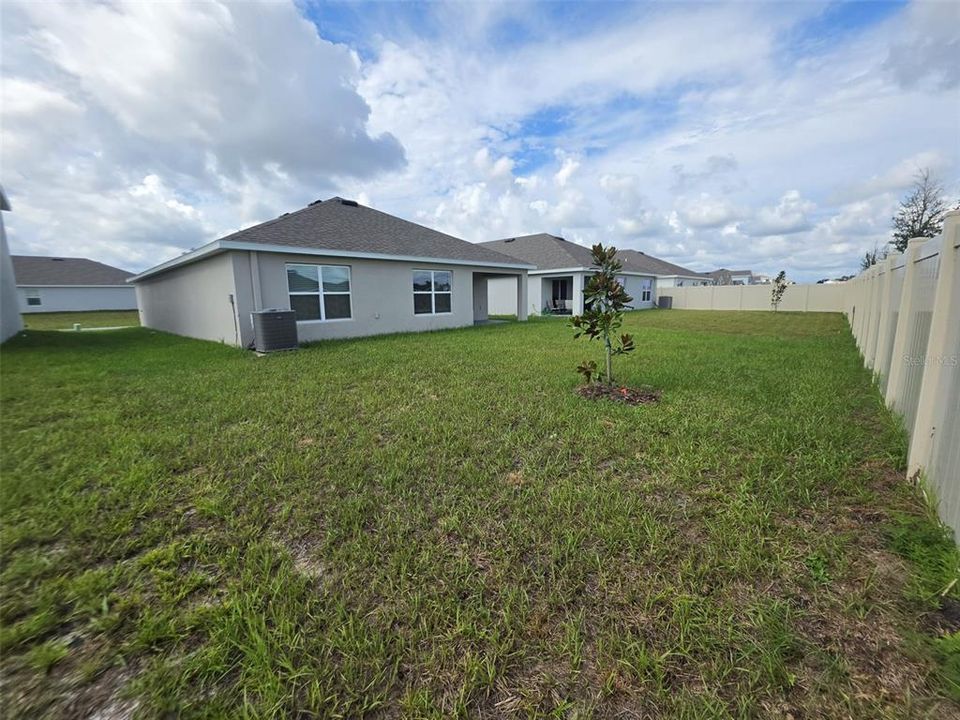 For Rent: $2,000 (3 beds, 2 baths, 1672 Square Feet)