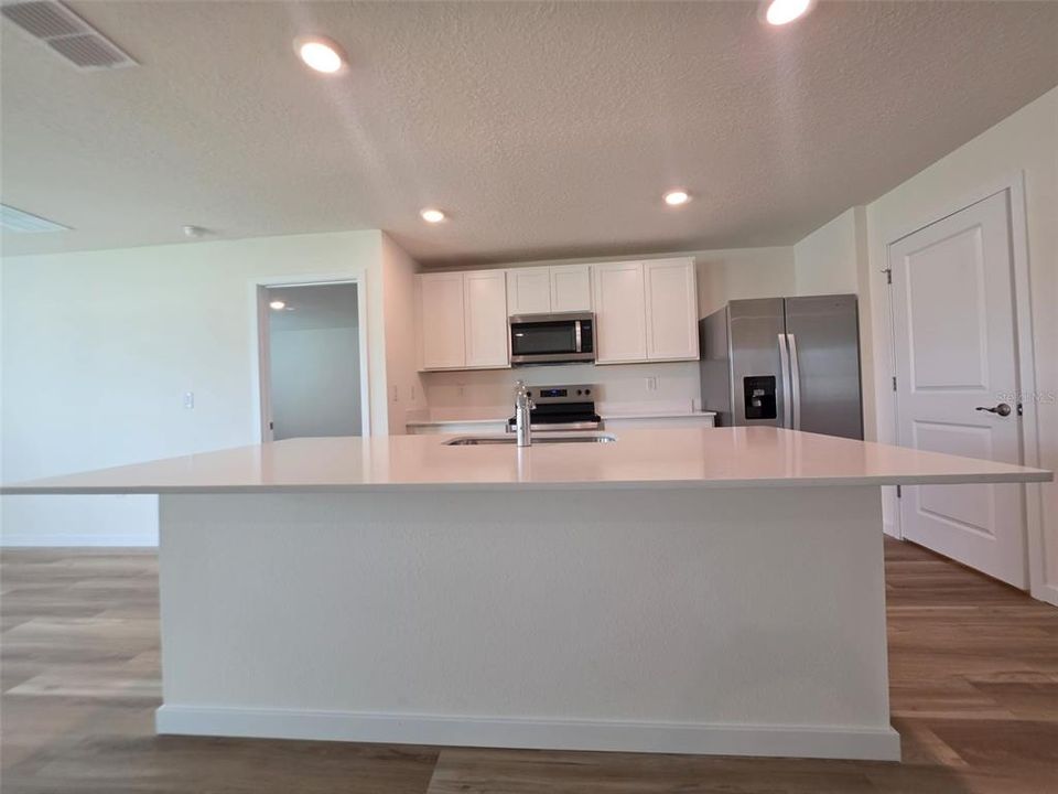 For Rent: $2,000 (3 beds, 2 baths, 1672 Square Feet)