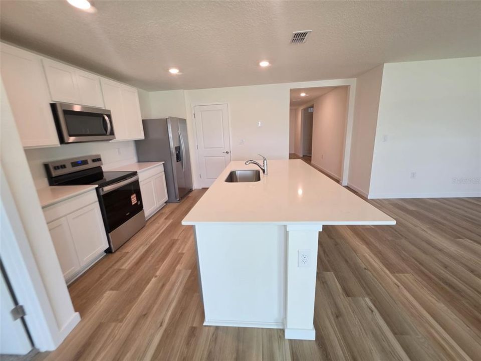 For Rent: $2,000 (3 beds, 2 baths, 1672 Square Feet)
