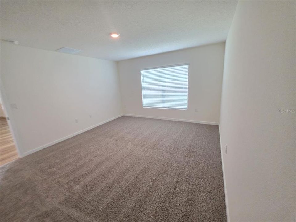 For Rent: $2,000 (3 beds, 2 baths, 1672 Square Feet)